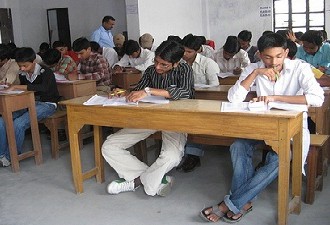 Putting Underprivileged Students Into College Classrooms: A Market Approach