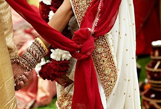Understanding The Seven Vows Of A Hindu Wedding: Of Love And Beyond!