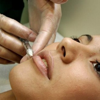 Look At The 10 Risks That Plastic Surgery Poses Before You Decide