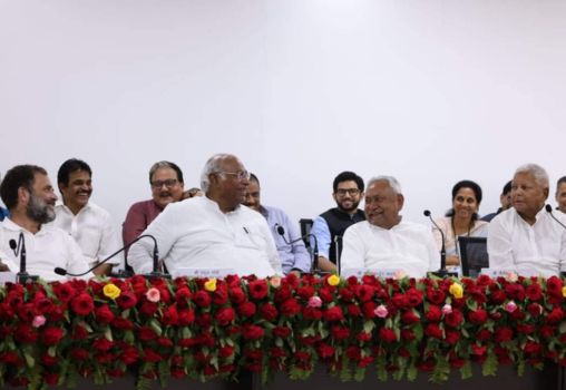 Nitish Kumar with other party members